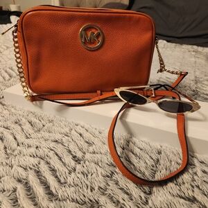🧡🧡 Michael Kors Orange Leather Crossbody Bag